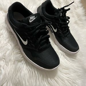 Women’s nike sneakers size 7